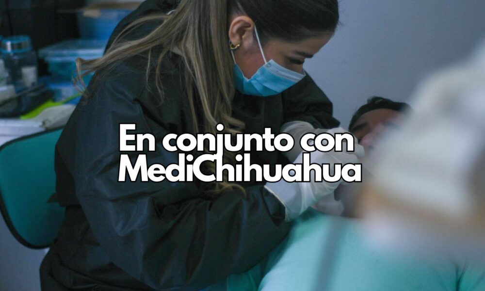 Personas reciben atención médica gratuita durante la Brigada de Salud organizada por Desarrollo Humano y MediChihuahua en la colonia Centro.
