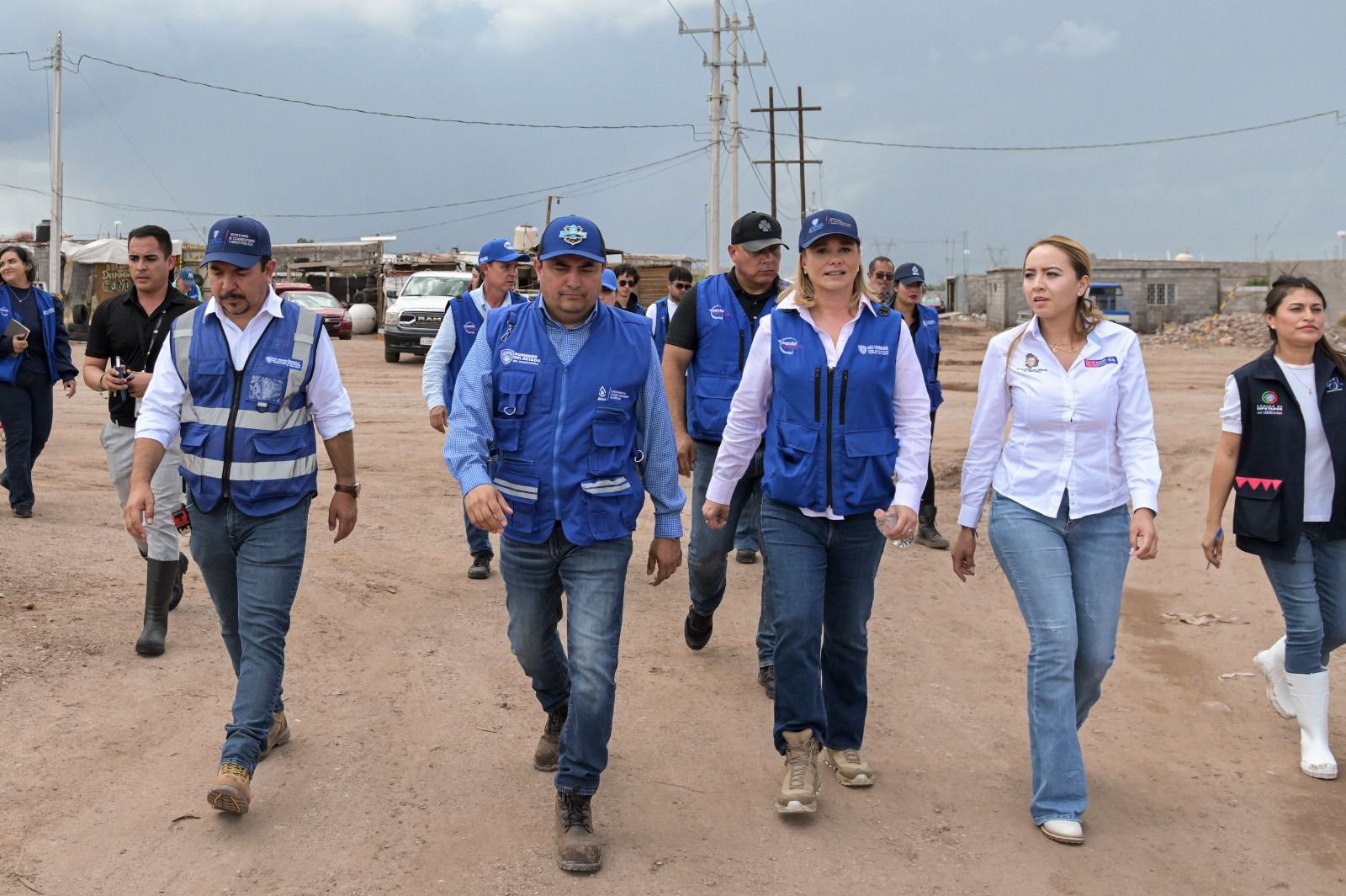 Maru Campos atiende personalmente a familias afectadas por lluvias en el sur de la capital