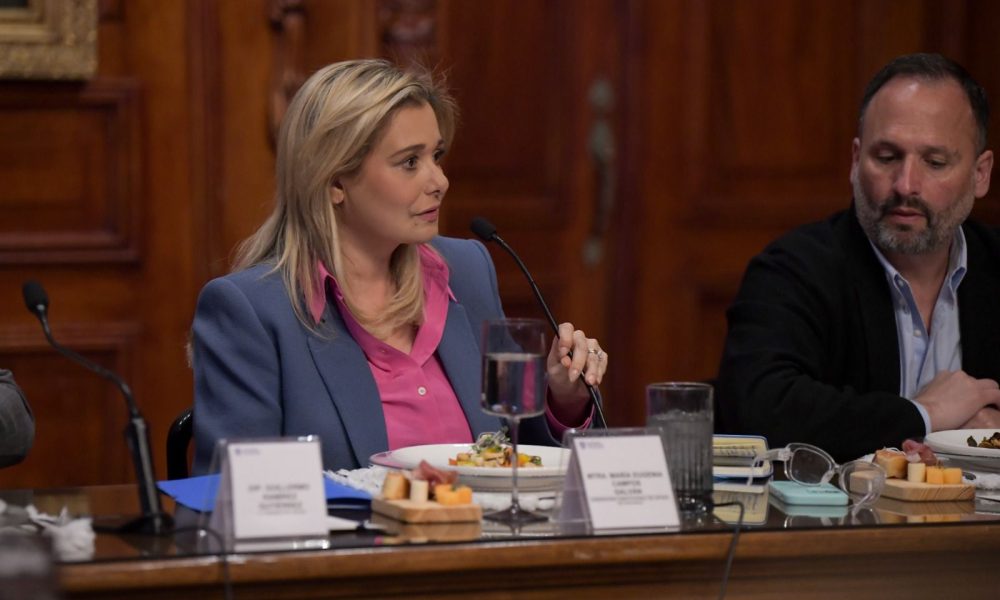 Maru Campos recibe en Palacio de Gobierno a diputados del Congreso del Estado