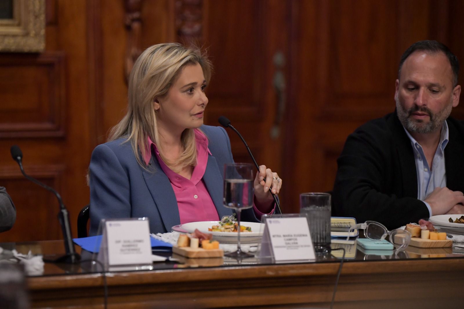 Maru Campos recibe en Palacio de Gobierno a diputados del Congreso del Estado